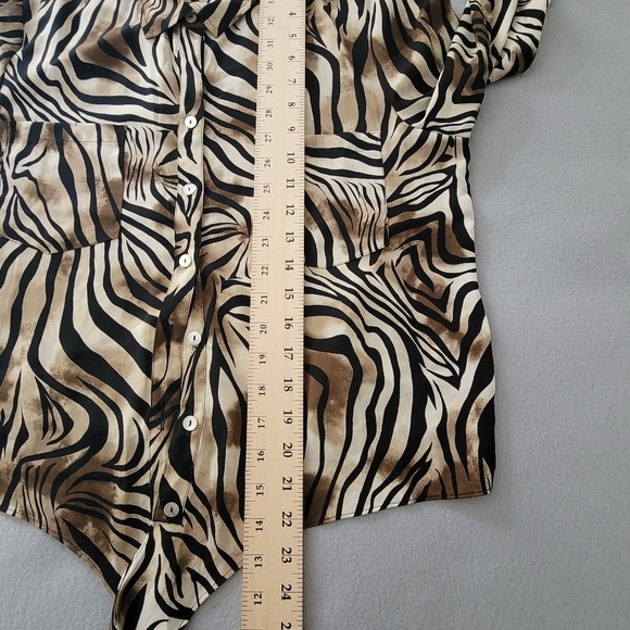 Chico's Womens White Brown Black Tiger Button Down Shirt Top Blouse Size 1 - Picture 4 of 10